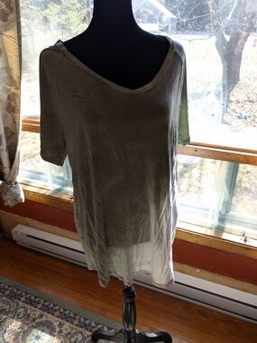 American Eagle Outfitters Soft& Sexy Green Tie-dye V-Neck Top